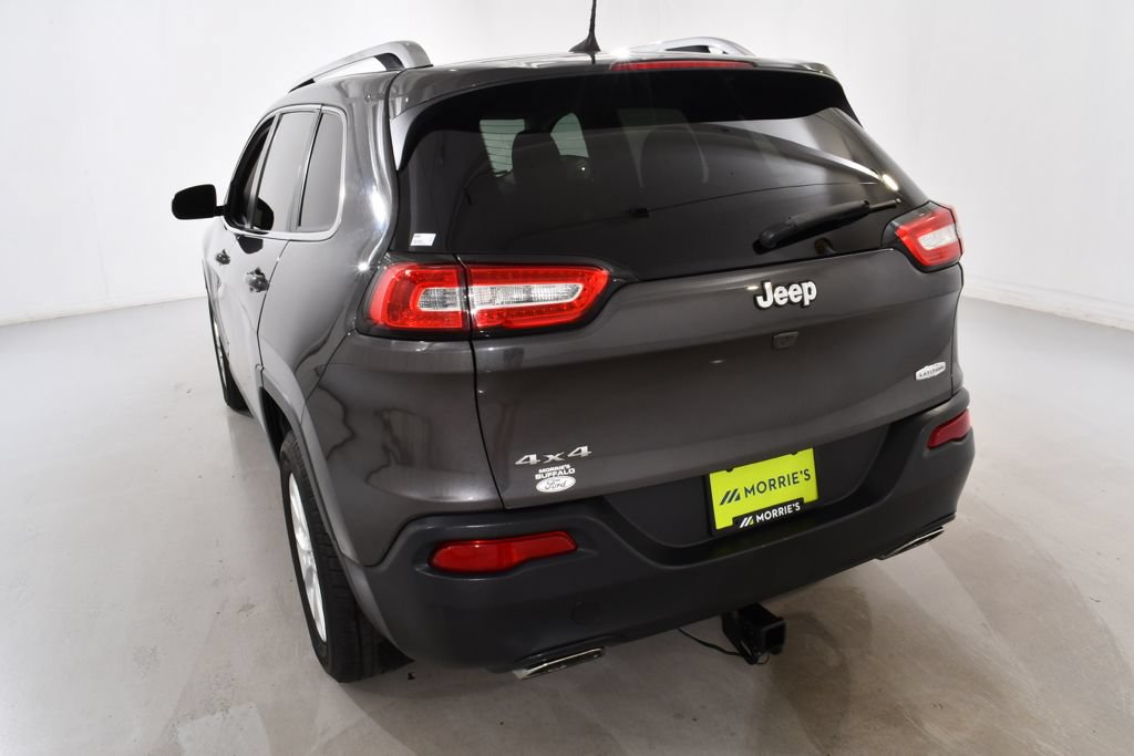 Used 2017 Jeep Cherokee Latitude AWD/4WD image 14