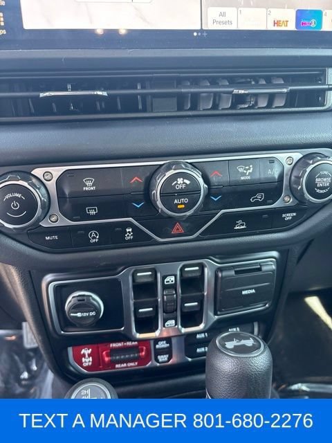 Used 2024 Jeep Wrangler Unlimited Rubicon AWD/4WD image 13