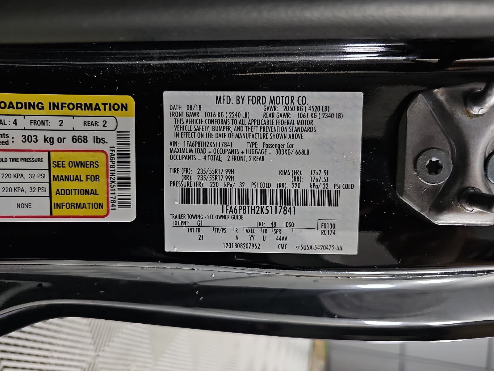 Used 2019 Ford Mustang Coupe RWD image 27