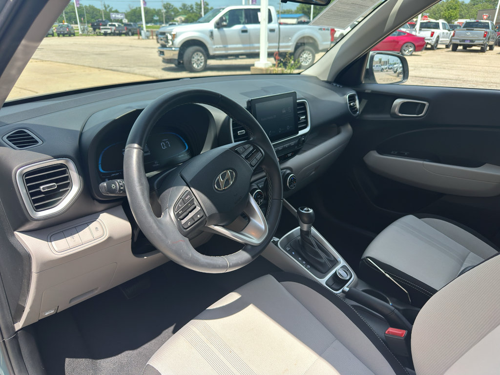 Used 2025 Hyundai Venue SEL FWD image 12