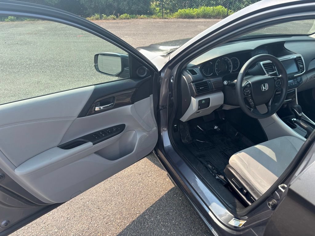 Used 2016 Honda Accord EX image 25