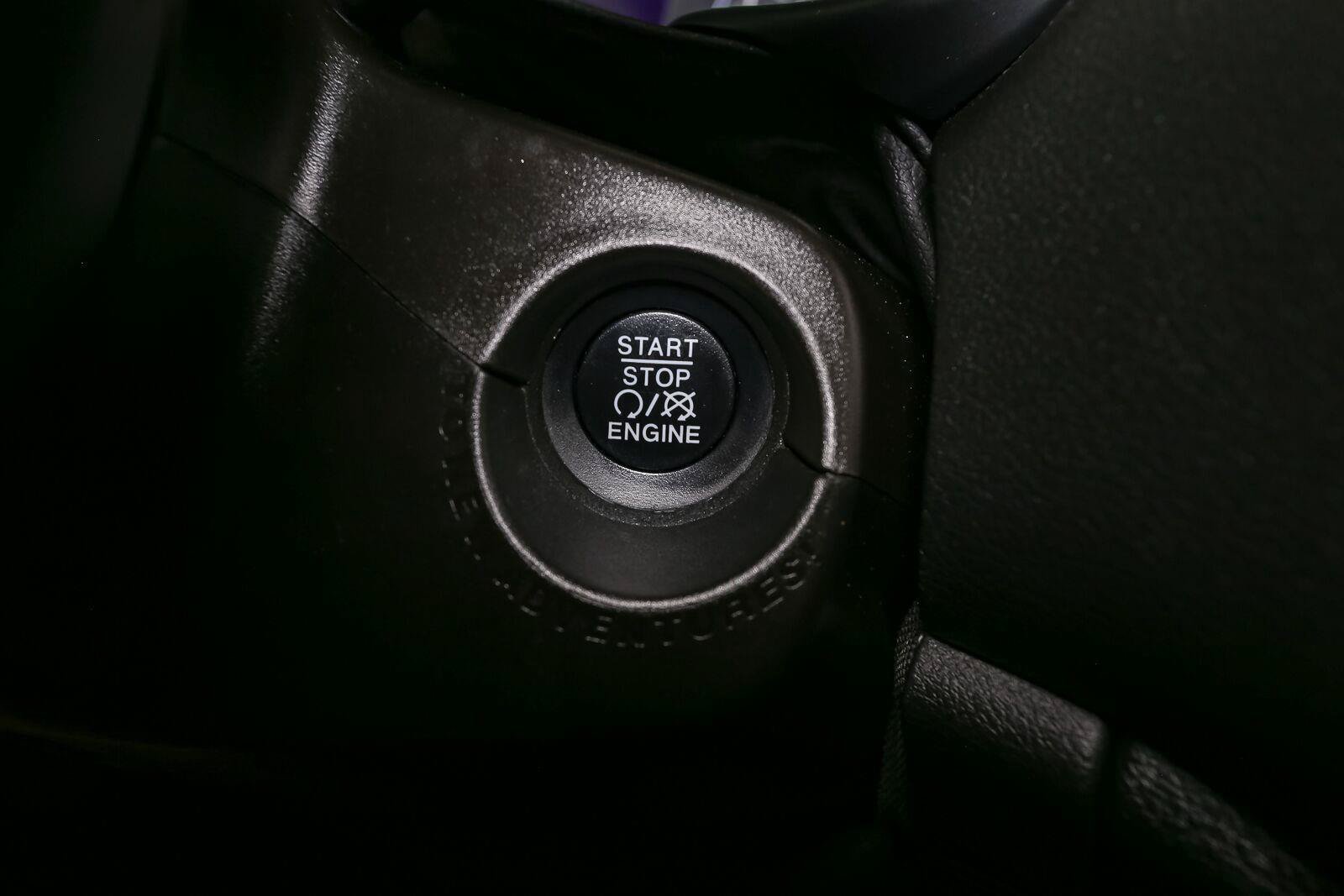 Used 2020 Jeep Renegade Altitude AWD/4WD image 29