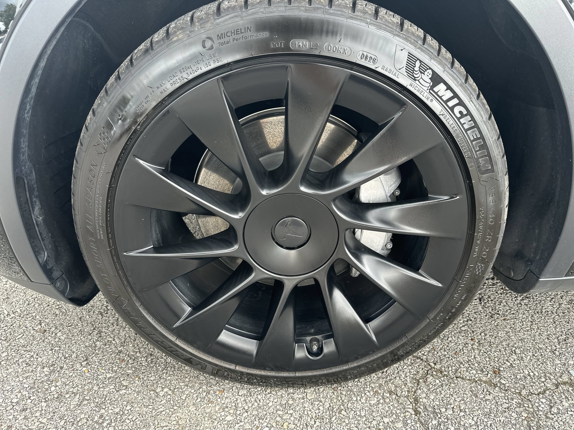 Used 2025 Tesla Model Y Long Range AWD/4WD image 28