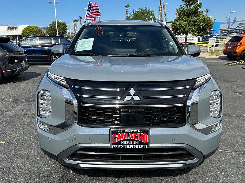 Used 2026 Mitsubishi Outlander SE FWD image 2