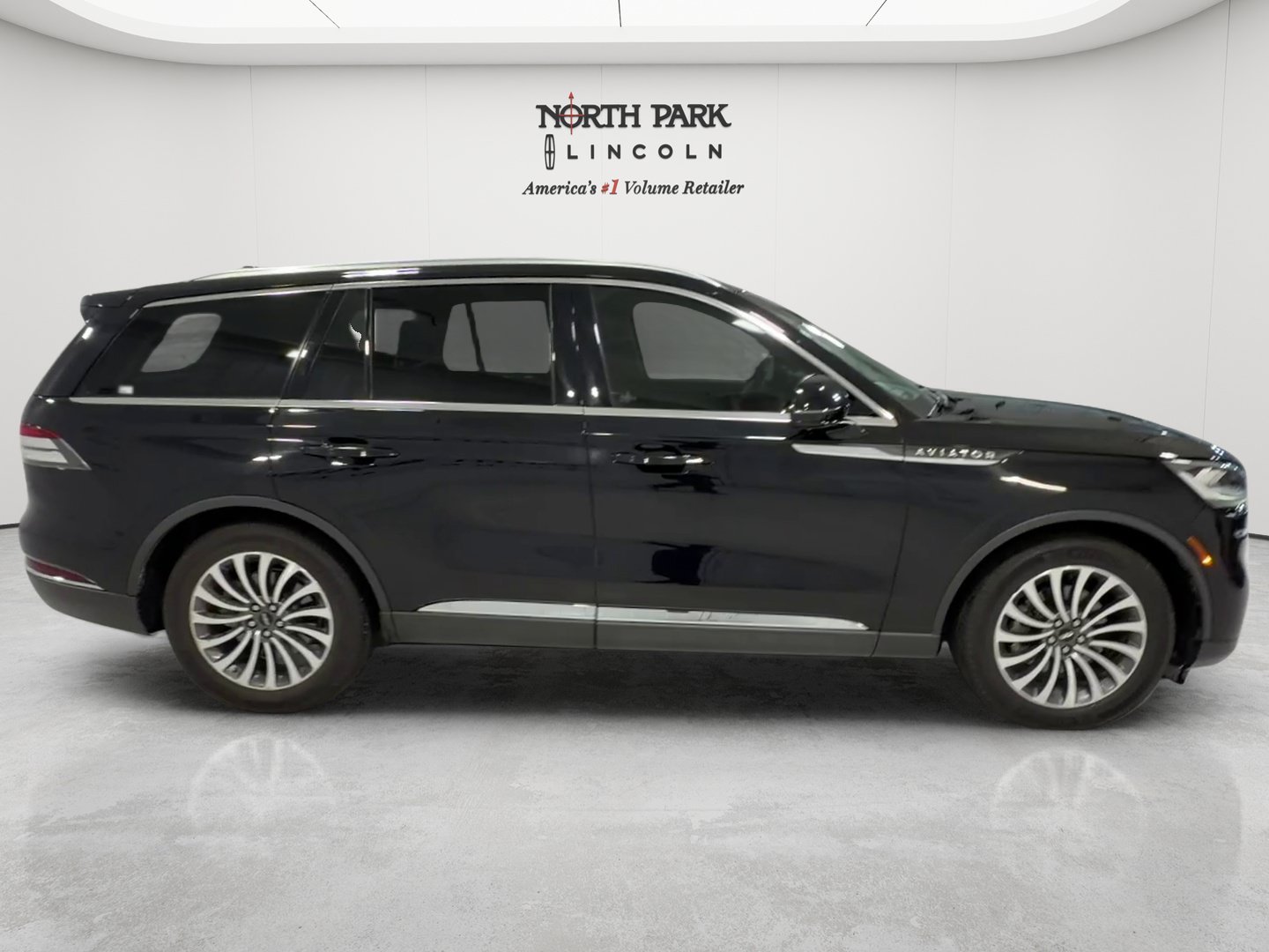 Used 2021 Lincoln Aviator Reserve w/ Elements Package Plus RWD image 6