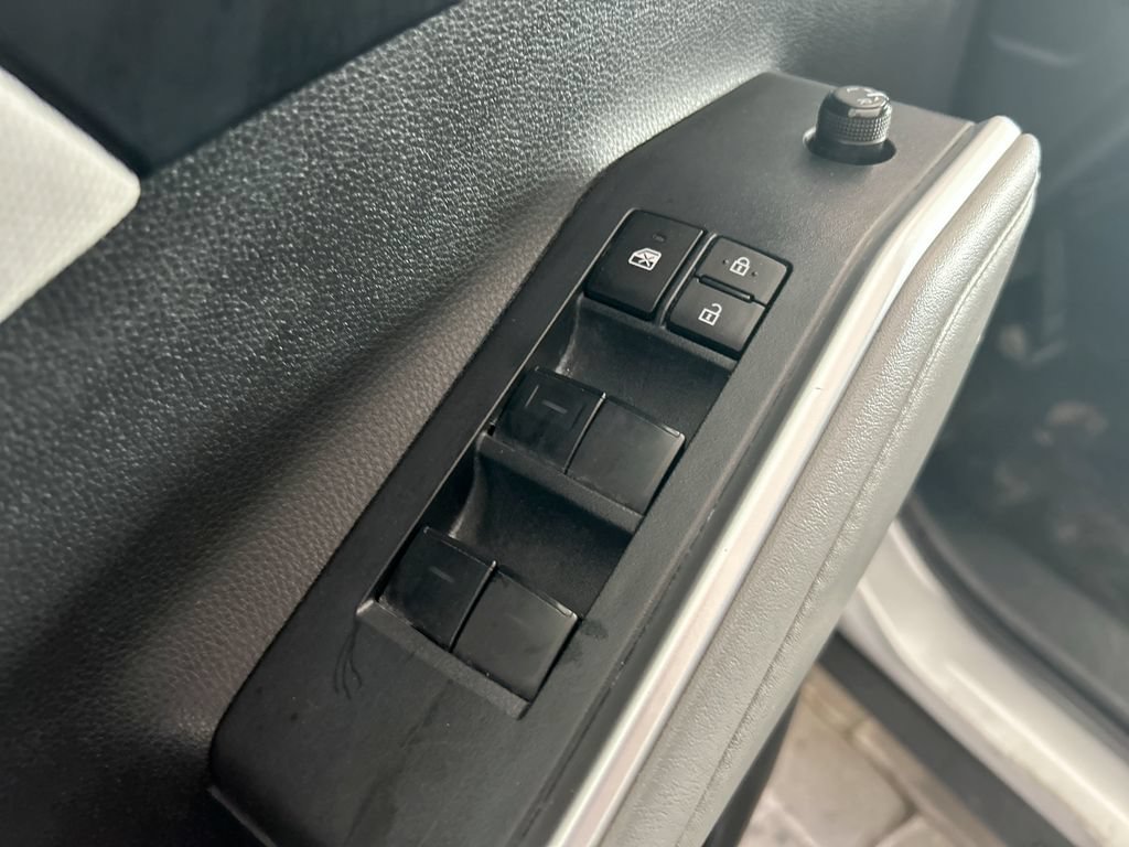 Used 2023 Toyota Highlander LE FWD image 10