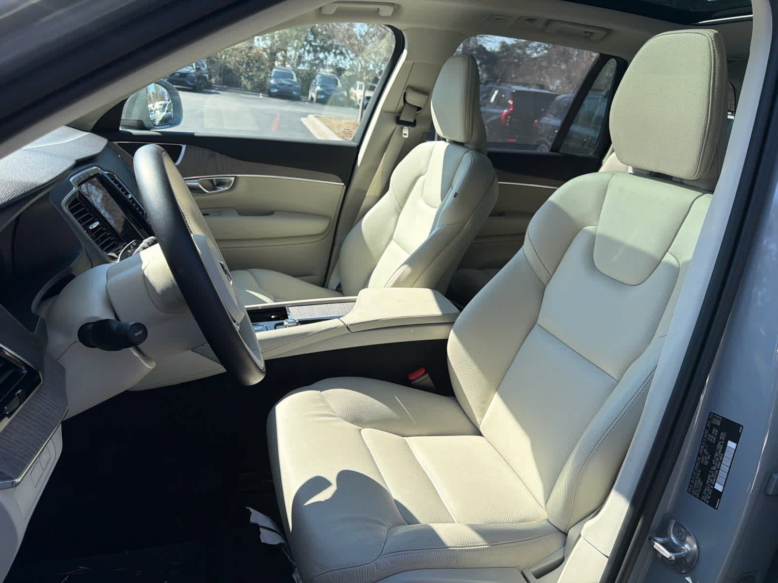 Certified 2024 Volvo XC90 T8 Plus w/ Protection Package Premier image 61