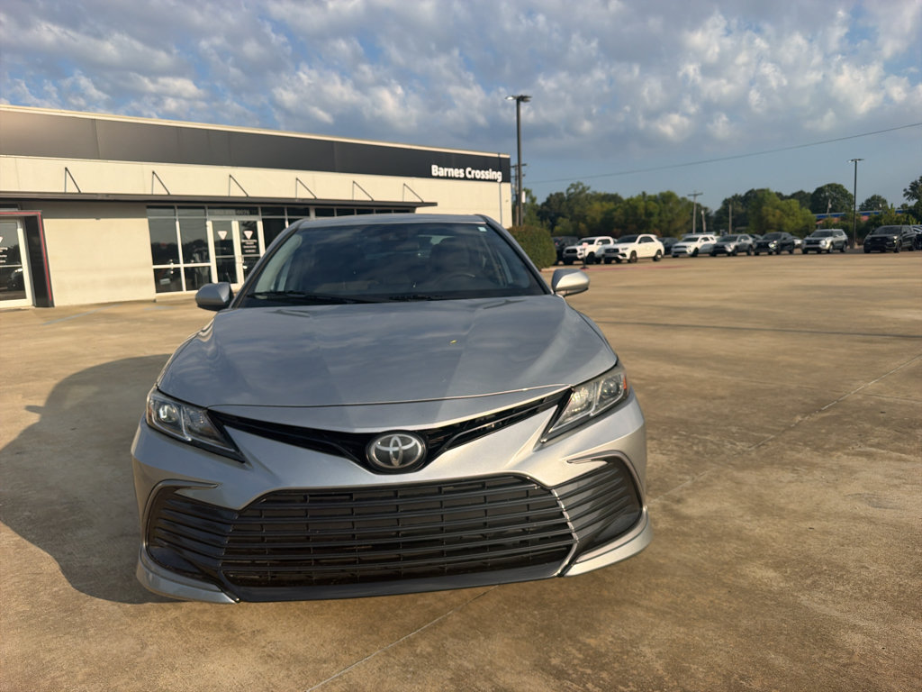 Used 2021 Toyota Camry LE FWD image 2