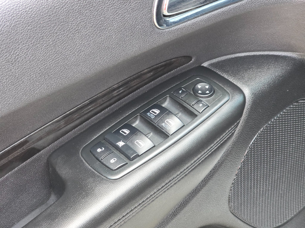 Used 2015 Dodge Durango Limited w/ Nav & Power Liftgate Group RWD image 24