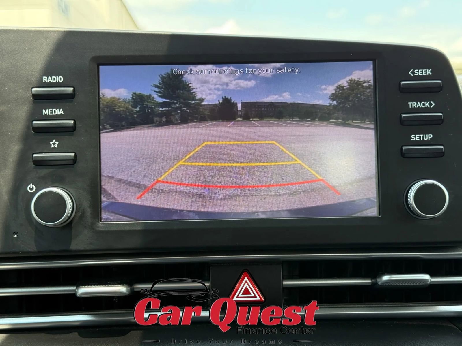 Used 2022 Hyundai Elantra SE image 21