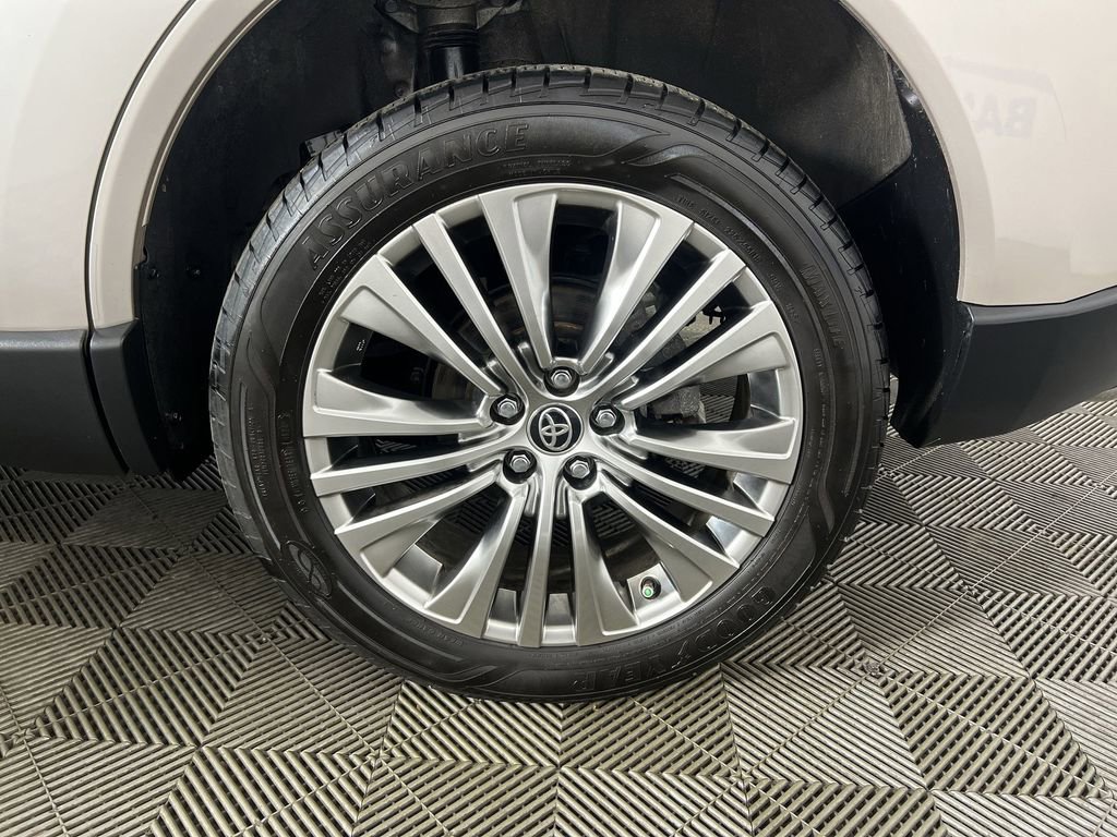 Used 2024 Toyota Venza Limited image 31
