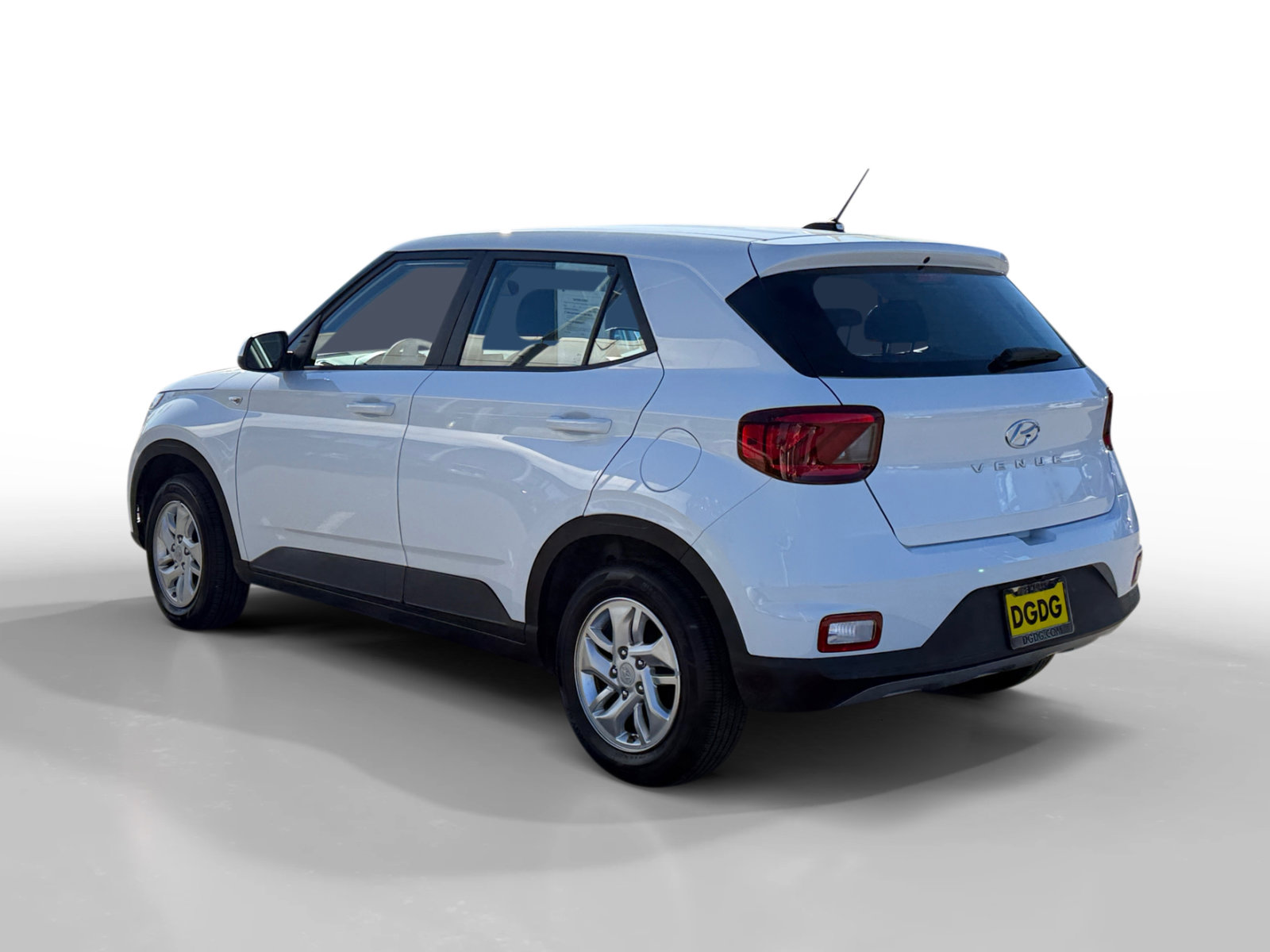 Certified 2023 Hyundai Venue SE image 3