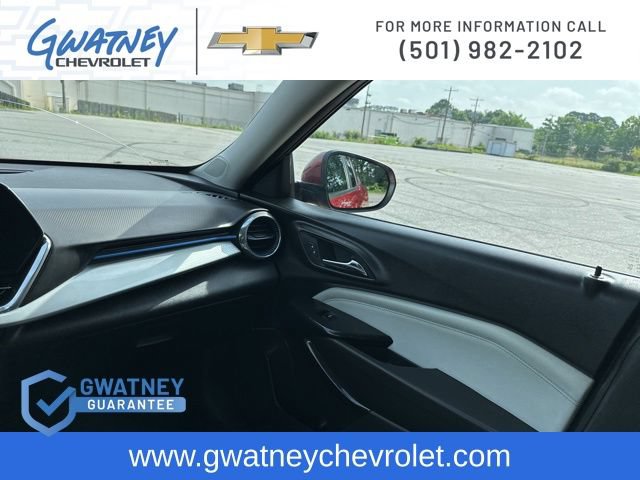 Used 2025 Chevrolet Trax LT w/ LT Convenience Package FWD image 24