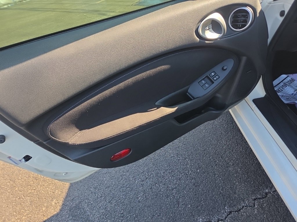 Used 2016 Nissan 370Z w/ Sport Package image 14