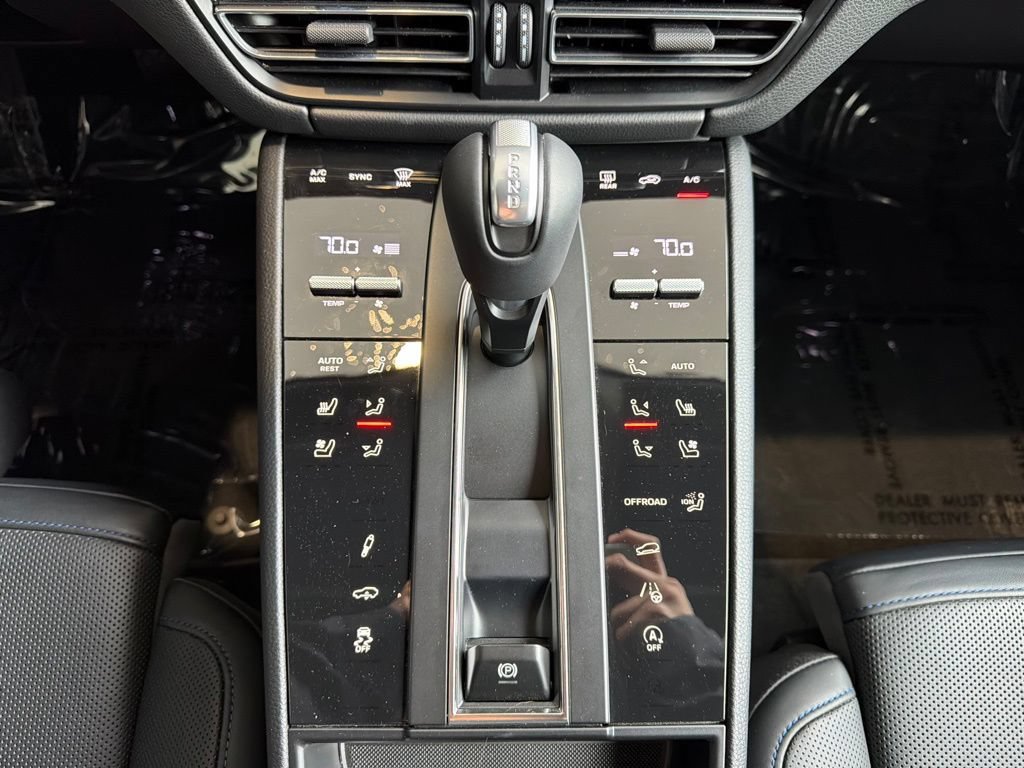 Used 2025 Porsche Macan Turbo AWD/4WD image 26