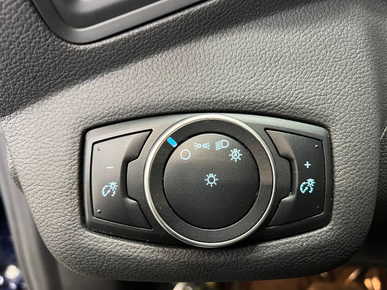 Used 2016 Ford C-MAX SE w/ Cargo Management Package image 24