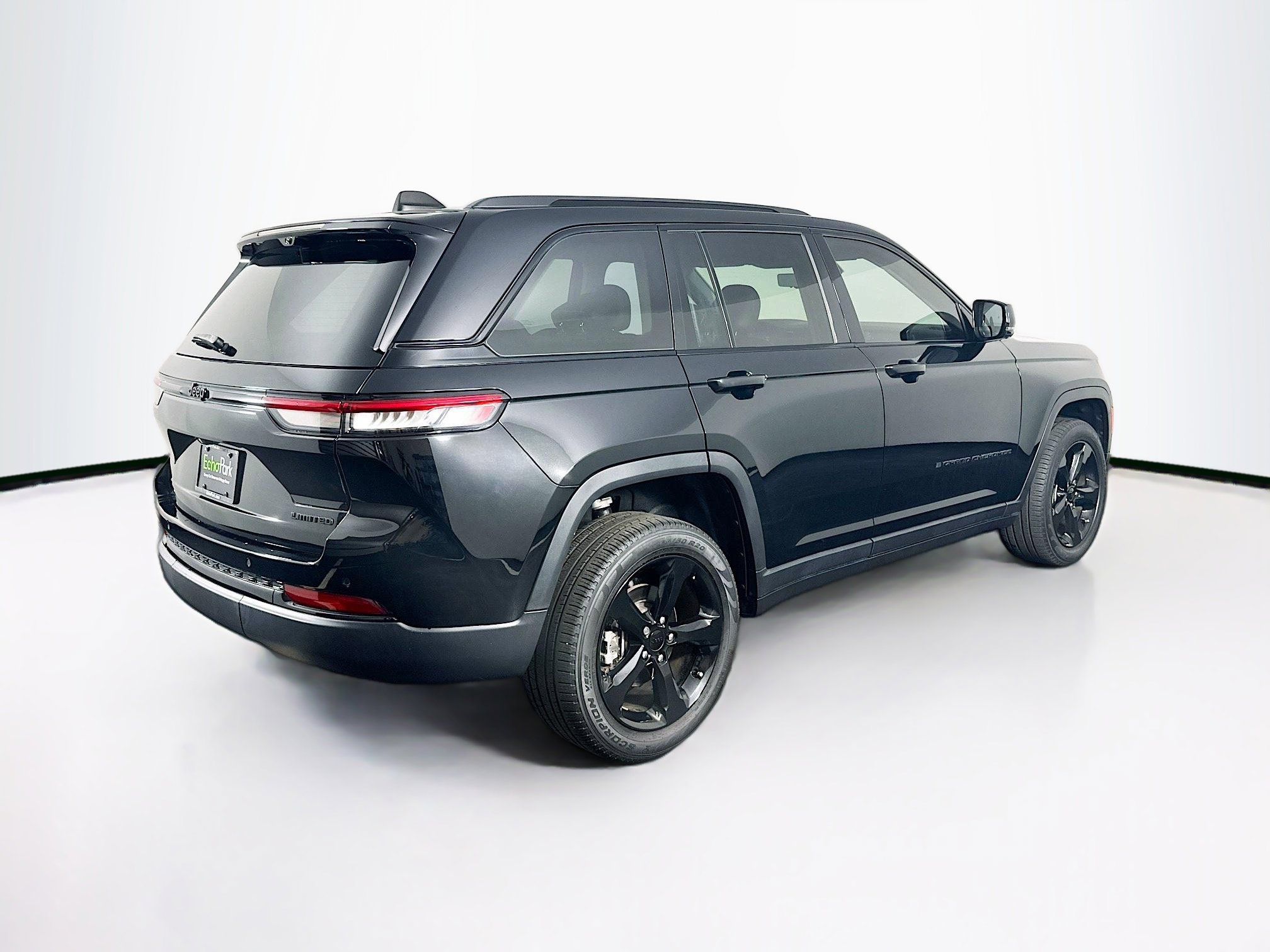 Used 2023 Jeep Grand Cherokee Limited w/ Luxury Tech Group II RWD image 9