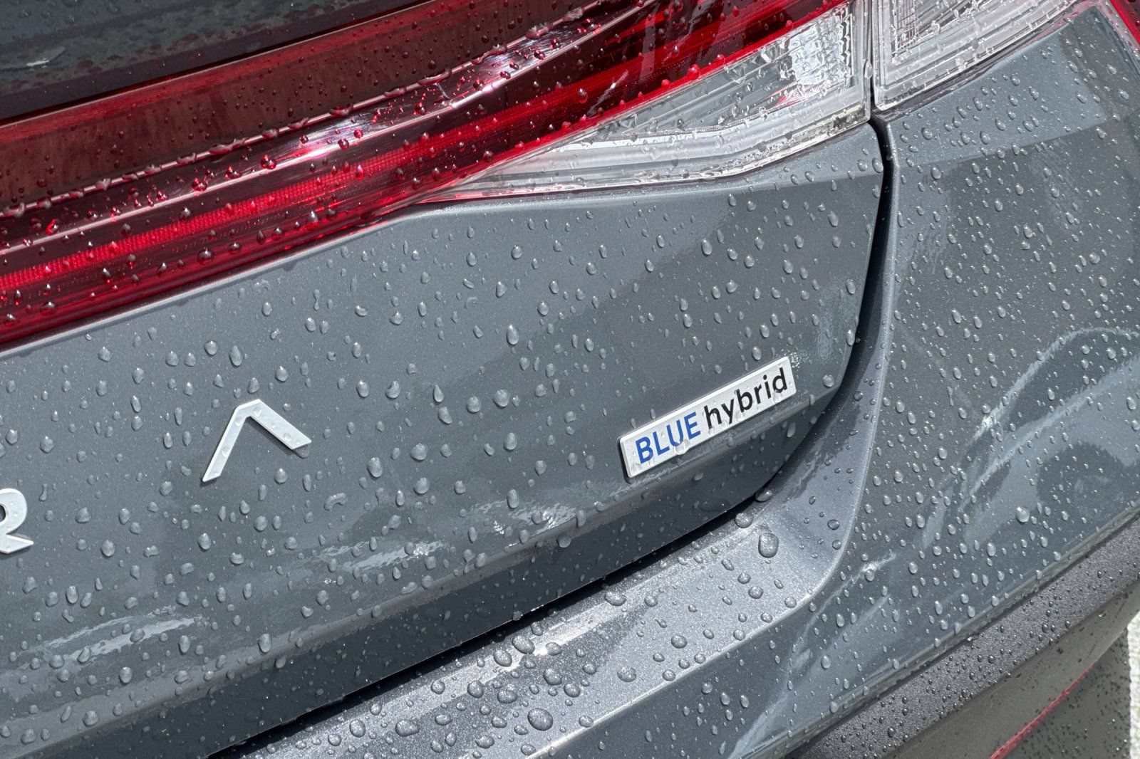 Used 2025 Hyundai Elantra Hybrid FWD image 25