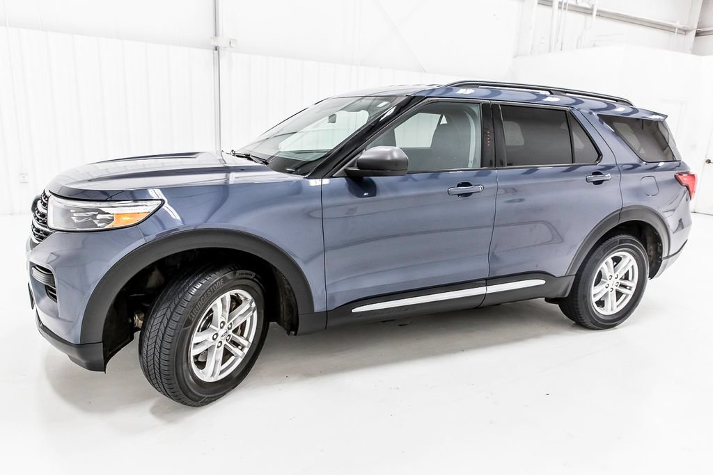 Used 2021 Ford Explorer XLT AWD/4WD image 3