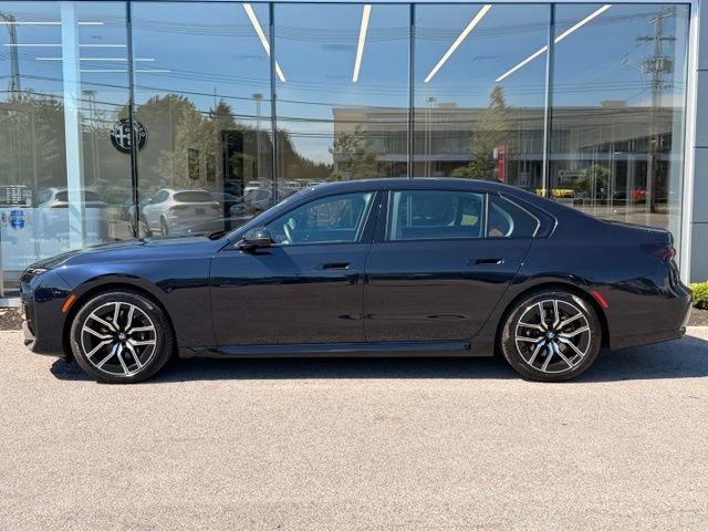 Used 2025 BMW 740i xDrive w/ Premium Package AWD/4WD image 3