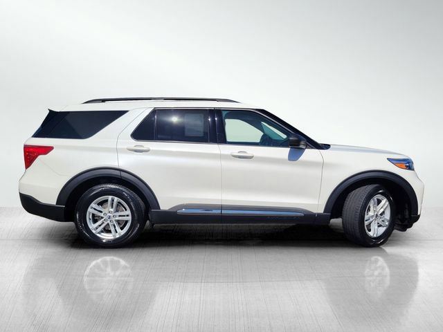 Certified 2022 Ford Explorer XLT image 3