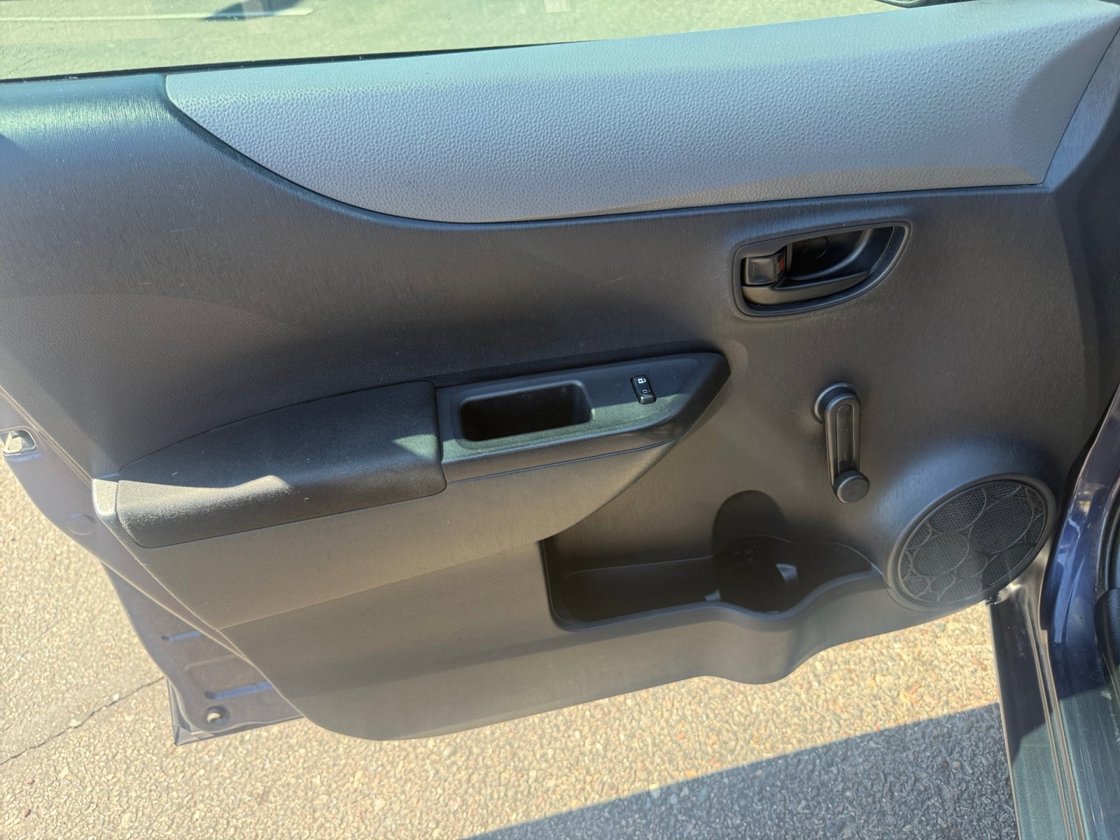 Used 2014 Toyota Yaris L FWD image 14