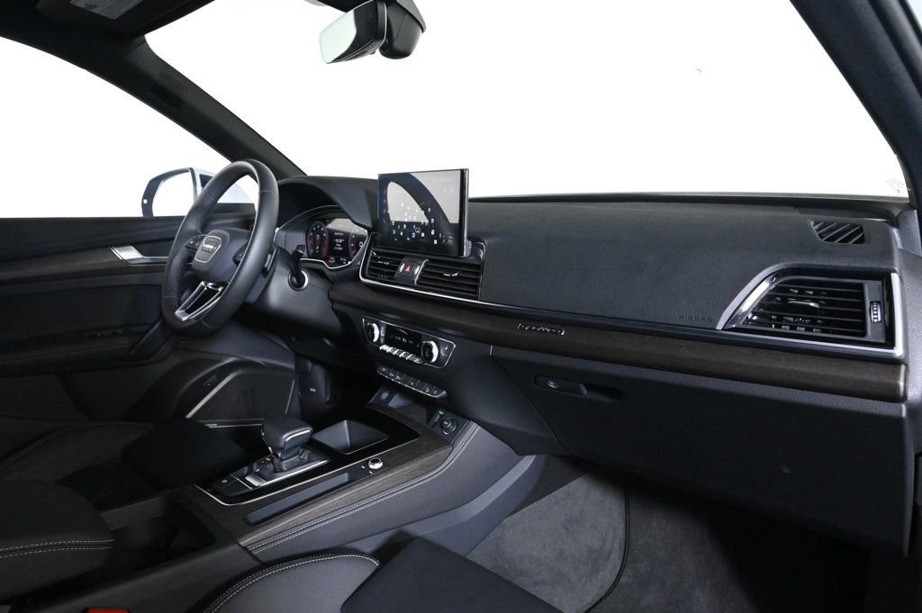 Certified 2025 Audi Q5 2.0T Premium Plus w/ Premium Plus Package AWD/4WD image 15