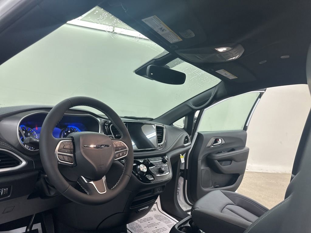 New 2026 Chrysler Pacifica Select image 27