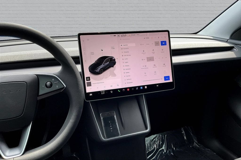 Used 2026 Tesla Model Y 2WD image 9