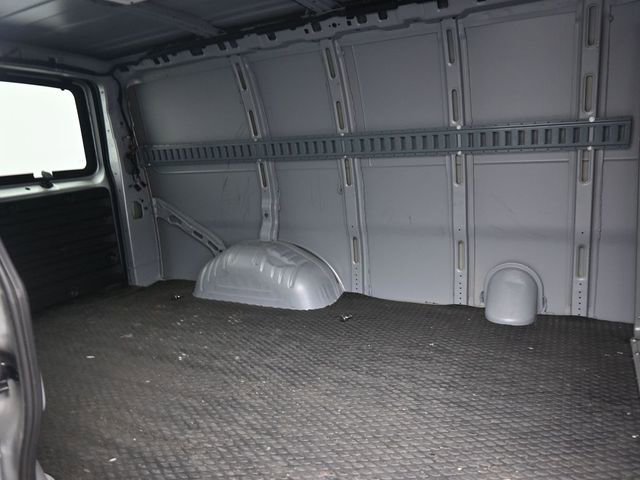 Used 2024 Chevrolet Express 3500 image 17