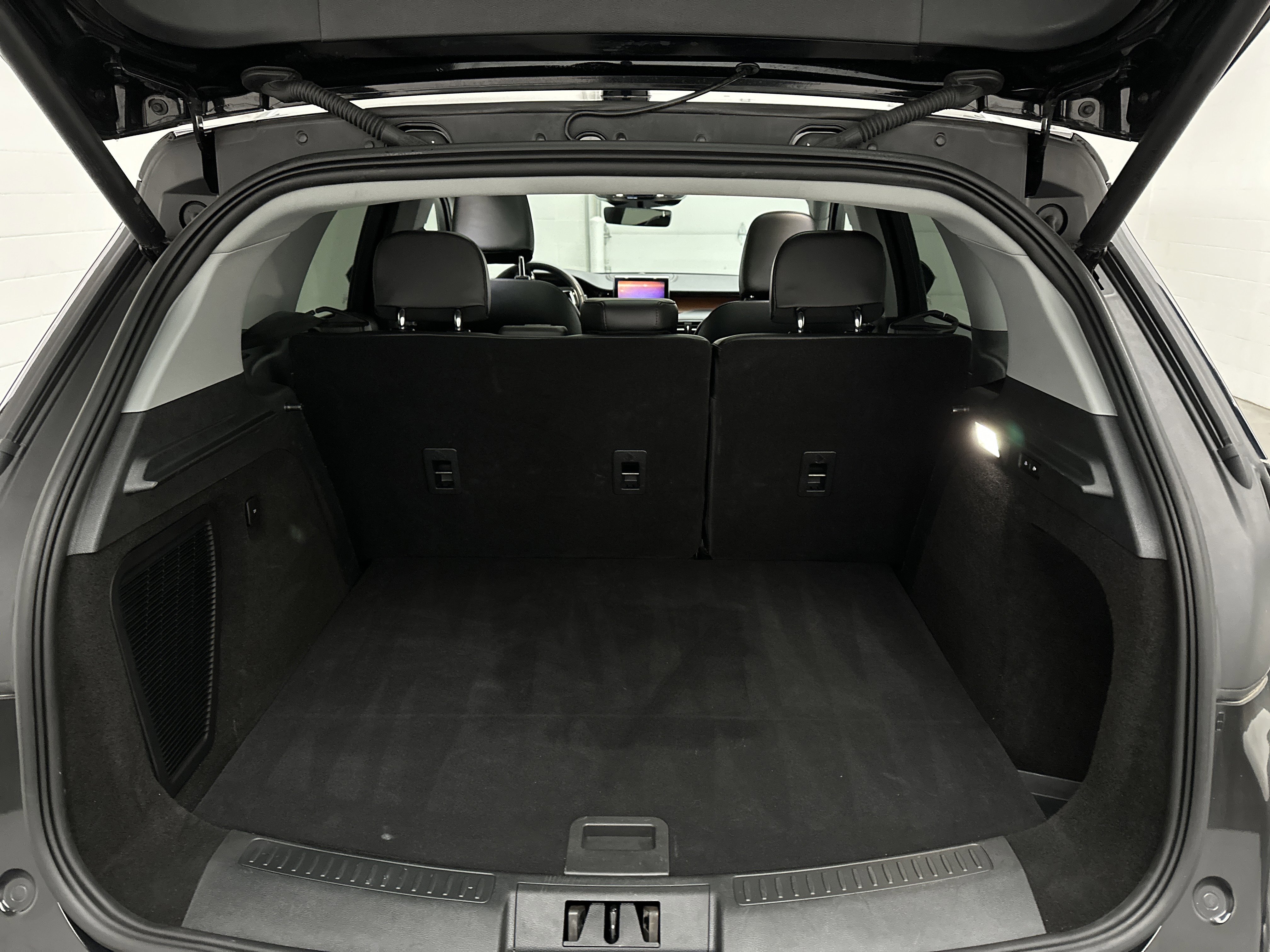 Used 2021 Lincoln Corsair Reserve w/ Equipment Group 201A image 15