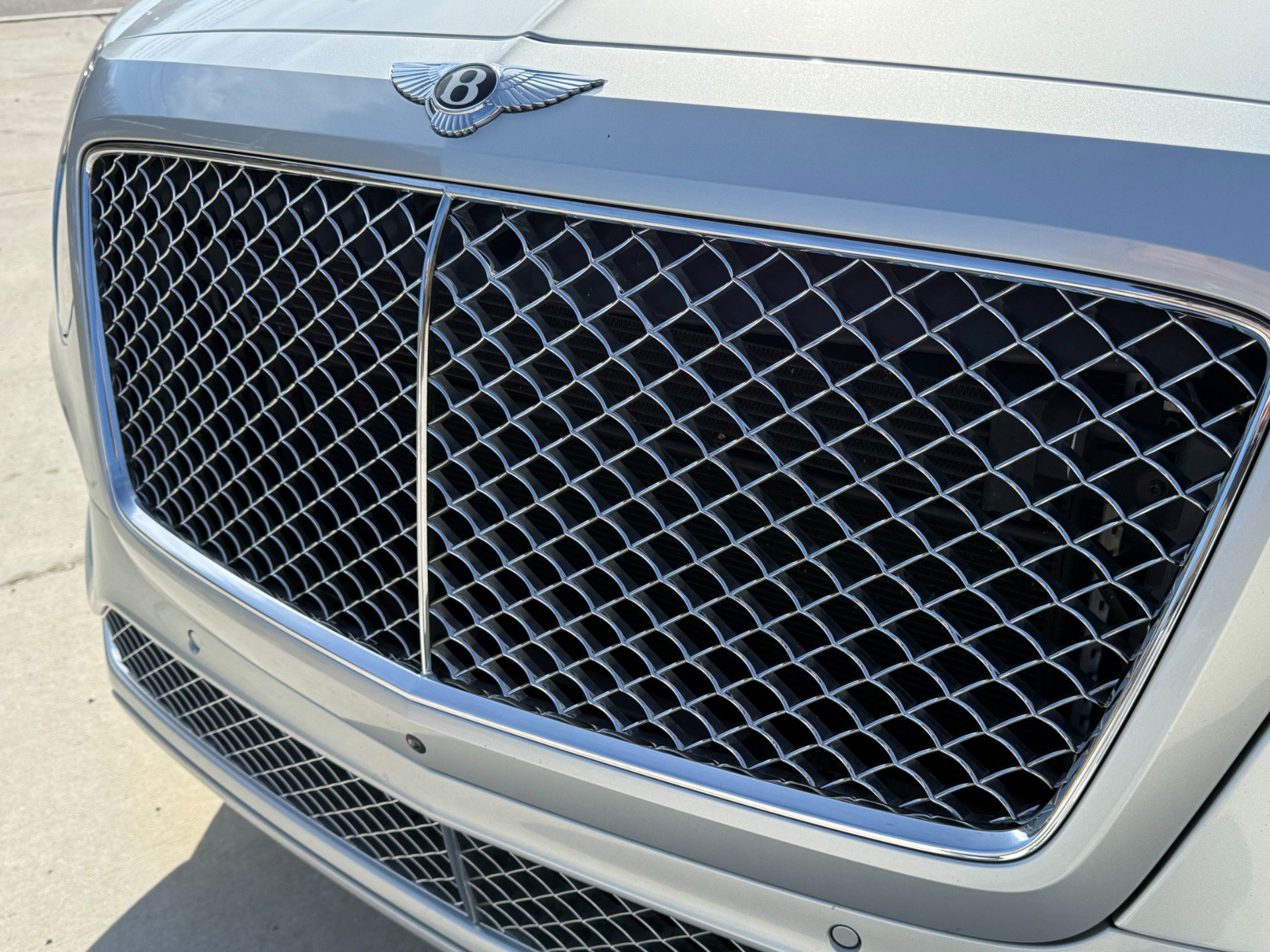 Used 2018 Bentley Bentayga image 40