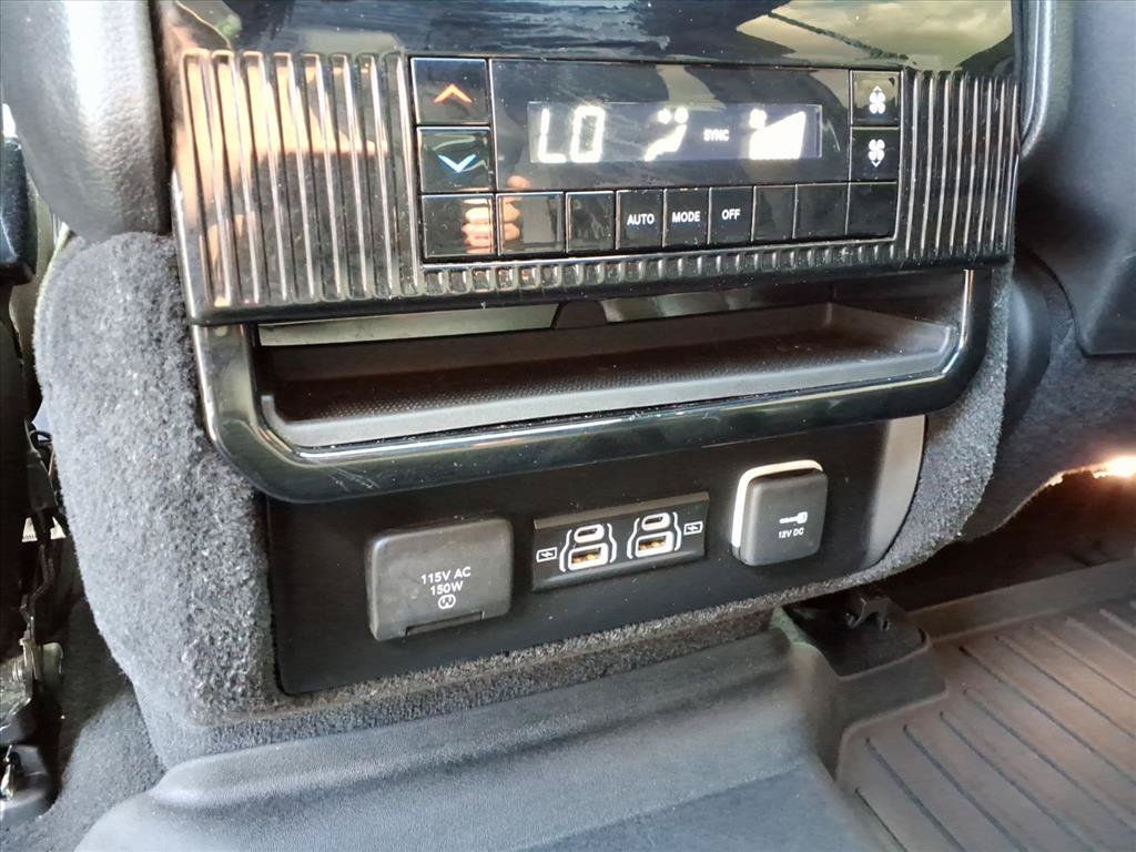 Used 2023 Jeep Wagoneer 4WD w/ Premium Group I image 15
