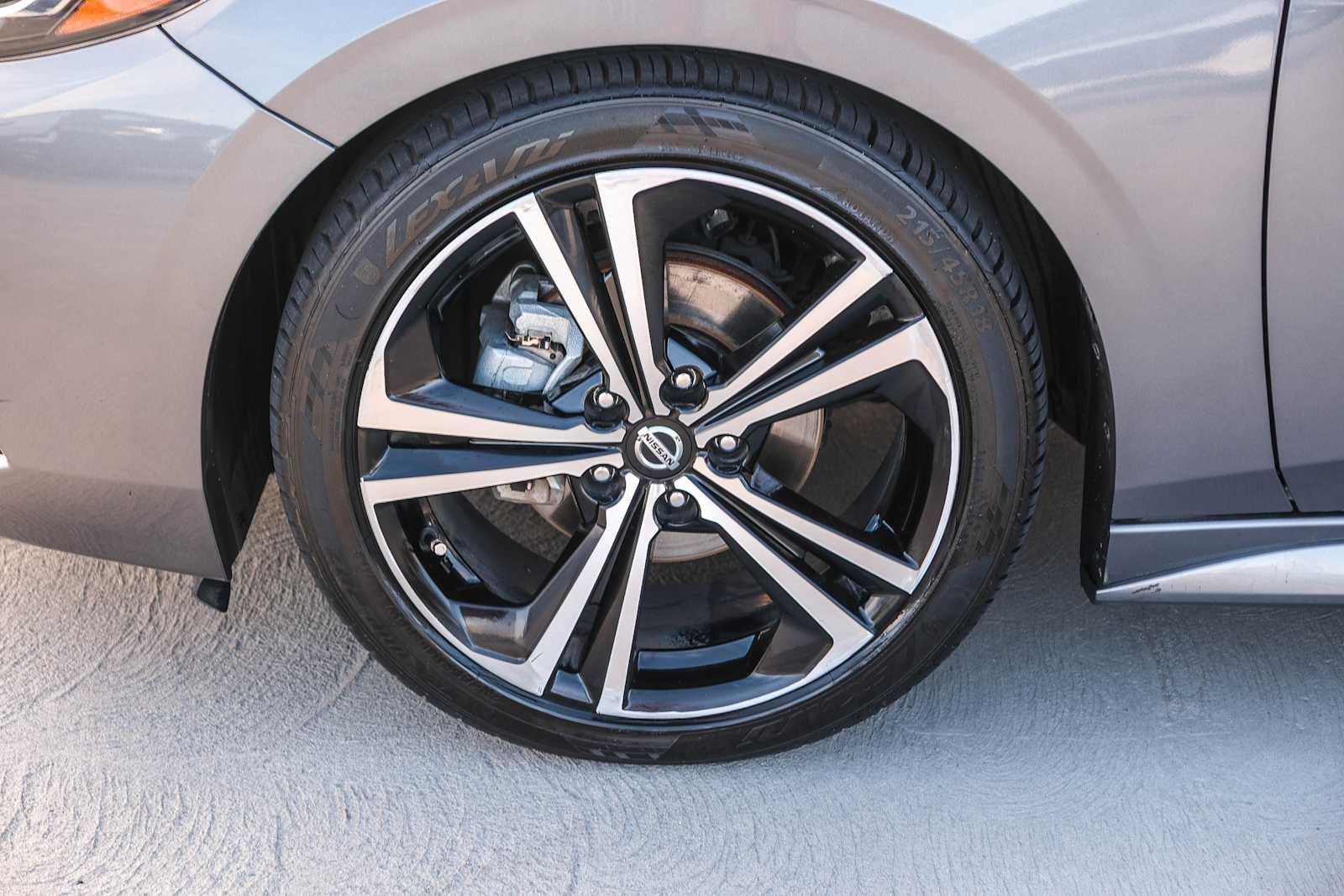 Used 2020 Nissan Sentra SR w/ Premium Package FWD image 10
