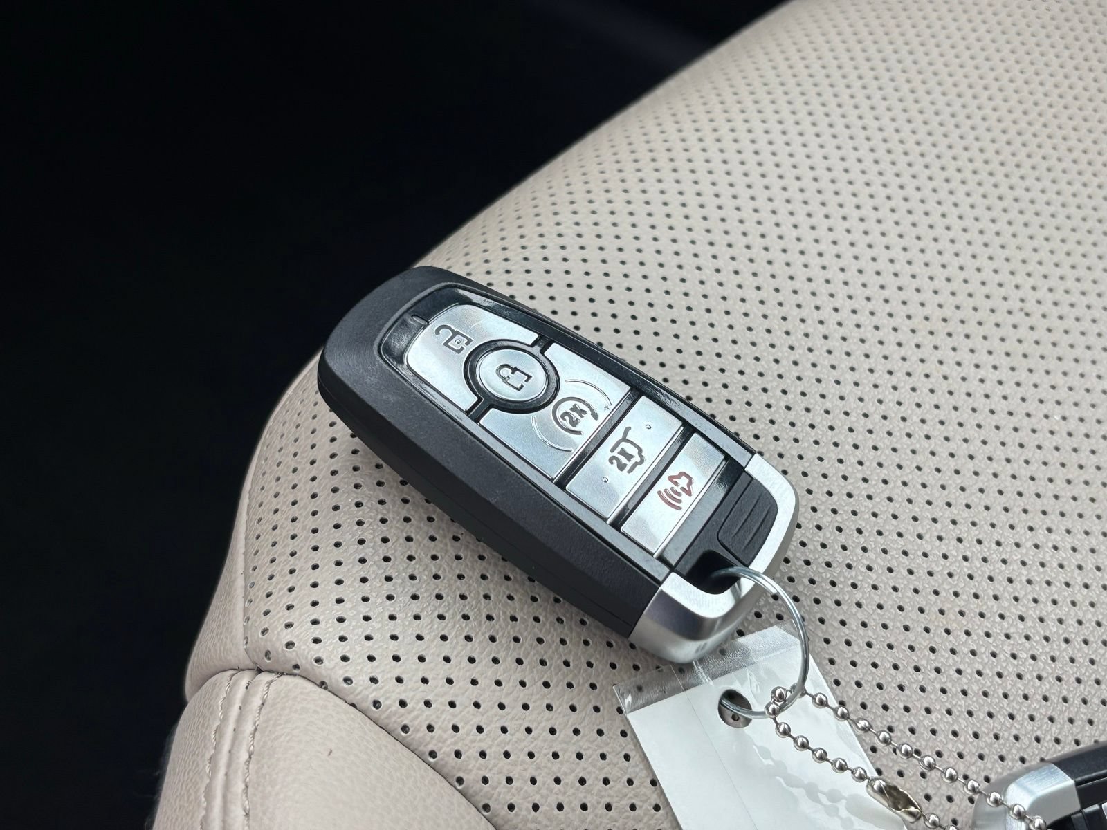 Used 2022 Ford Escape Titanium FWD image 27
