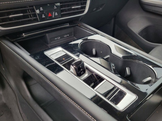 Used 2024 Volkswagen Atlas SEL Premium R-Line image 22