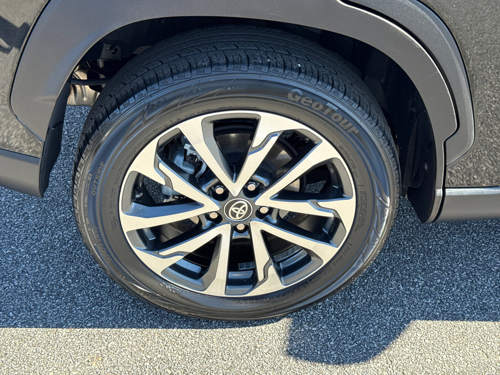 Used 2023 Toyota Corolla Cross XLE image 17