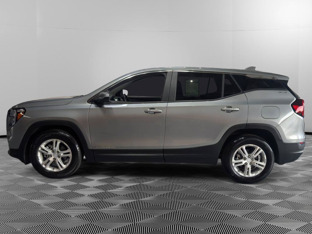 Used 2023 GMC Terrain SLE FWD image 2