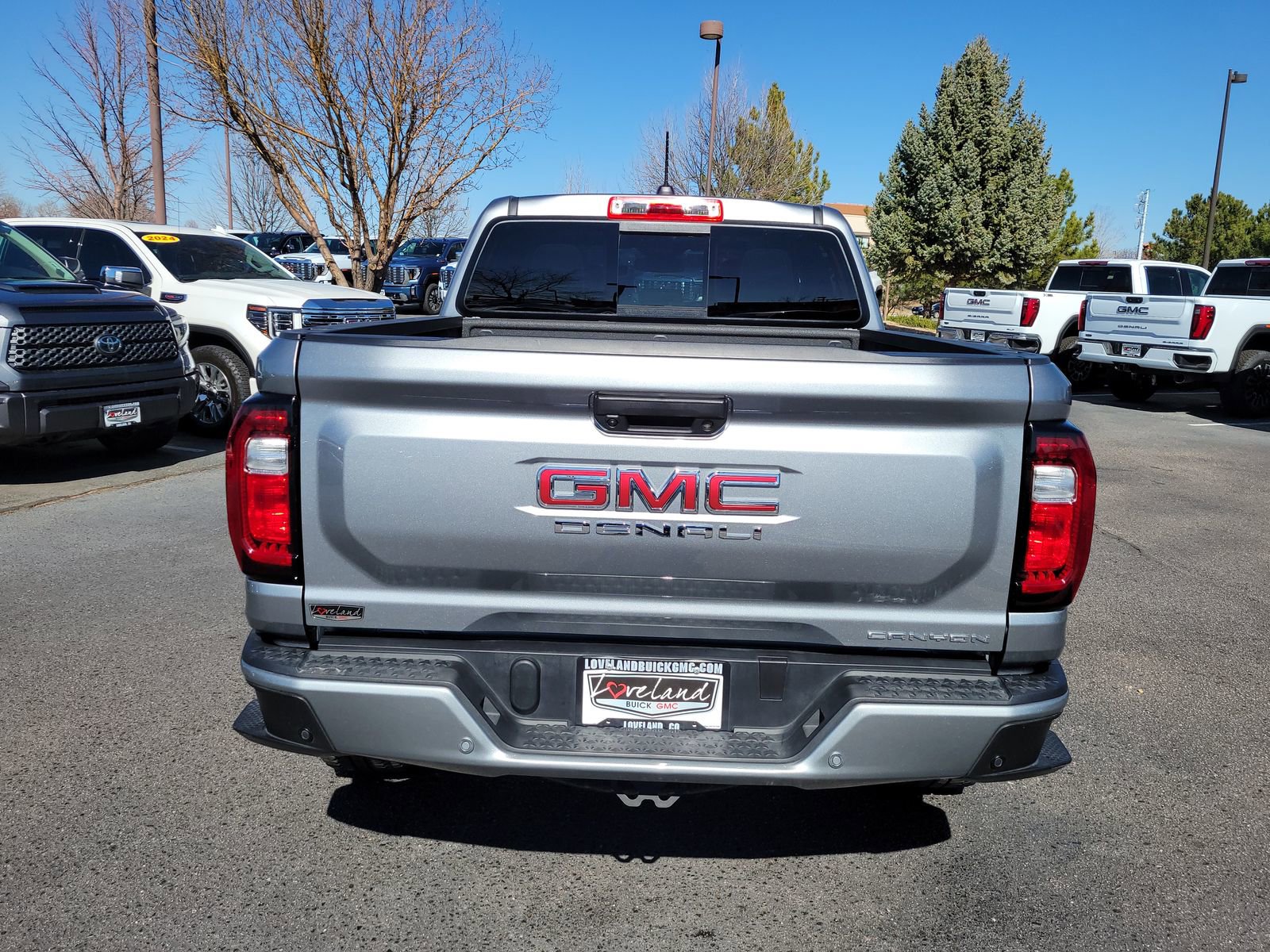 Used 2024 GMC Canyon Denali image 10
