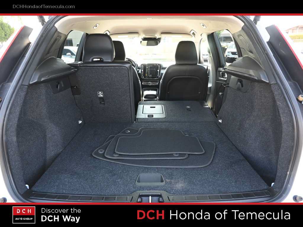 Used 2021 Volvo XC40 T4 Momentum FWD image 22