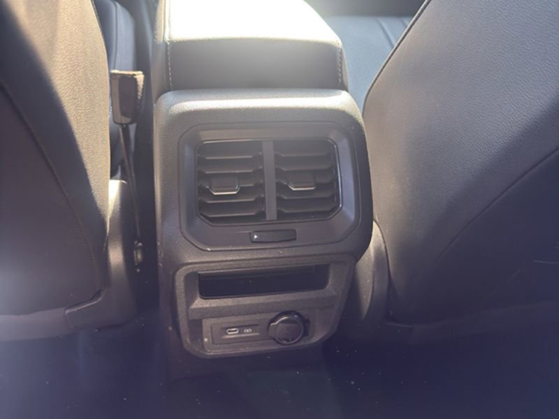 Used 2024 Volkswagen Tiguan SE image 21