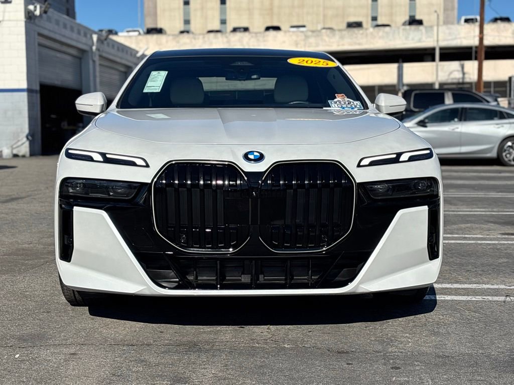 Used 2025 BMW 750e xDrive 750e xDrive w/ Premium Package image 7