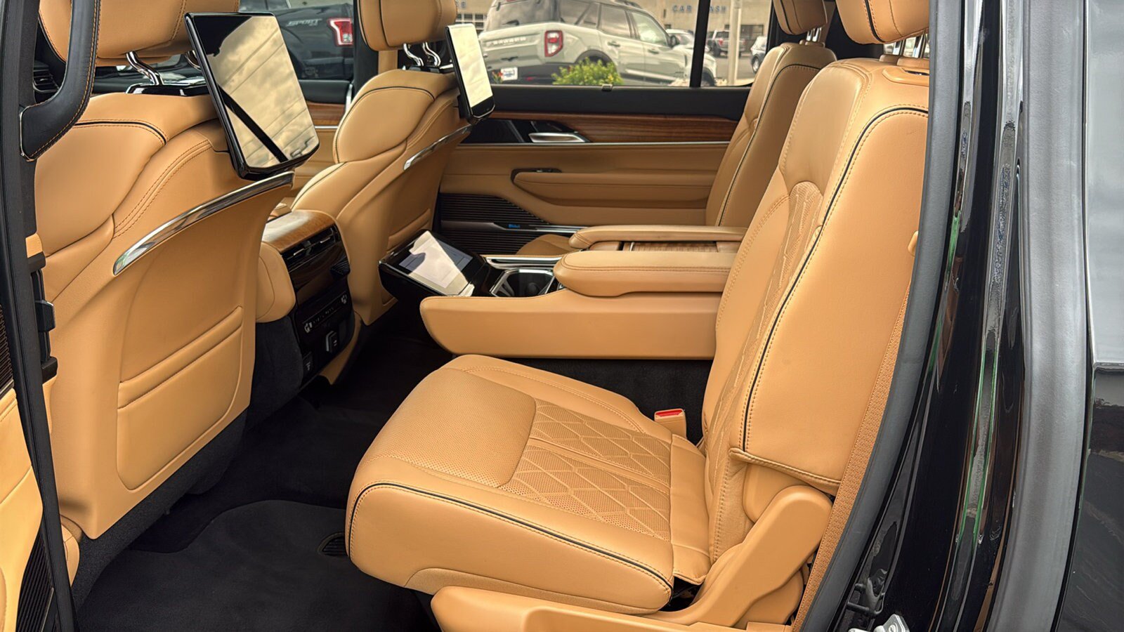 Used 2023 Jeep Grand Wagoneer L Series III w/ Rear Seat Video Group 1 AWD/4WD image 26