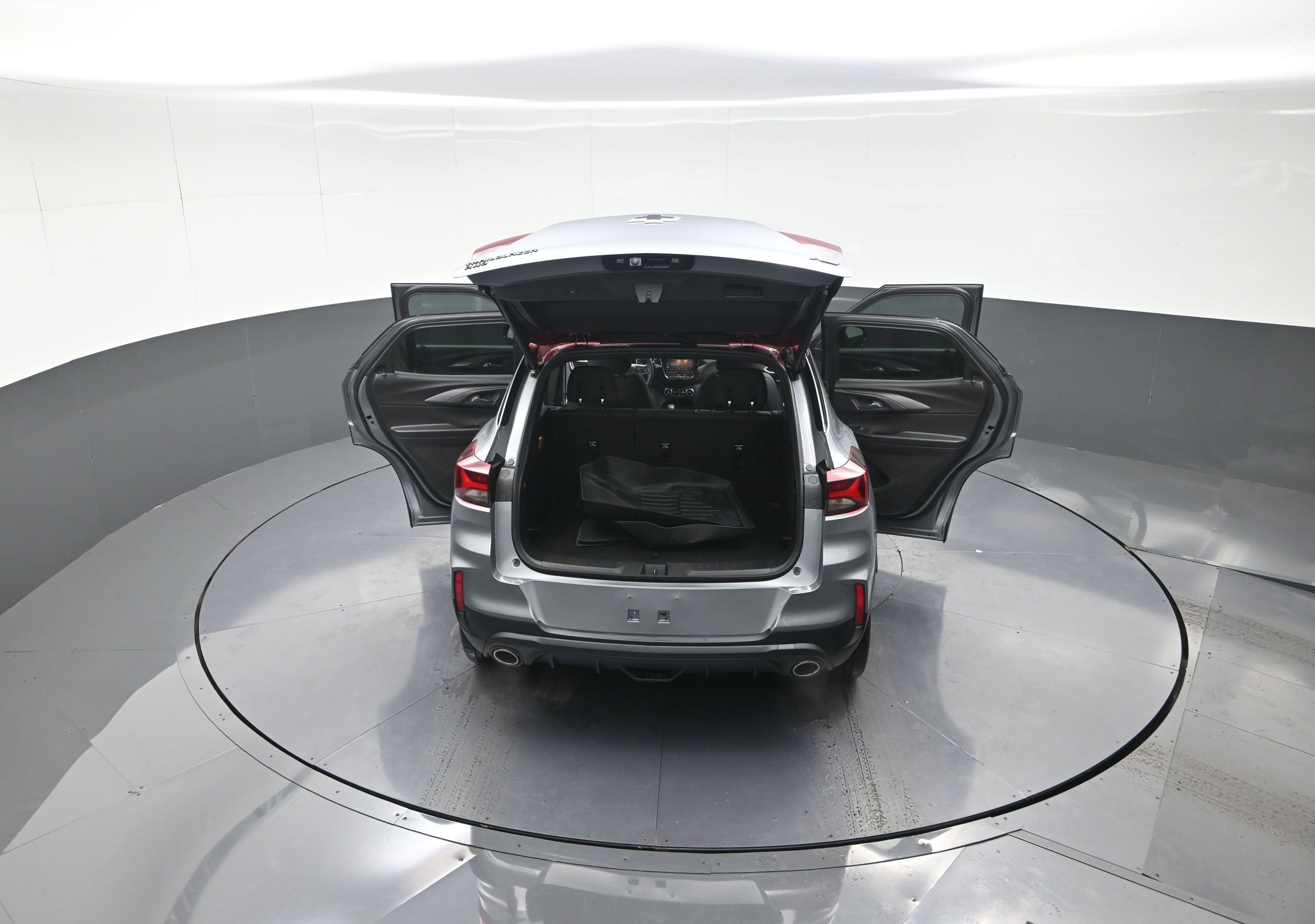 Used 2023 Chevrolet TrailBlazer RS w/ Sun and Liftgate Package image 12