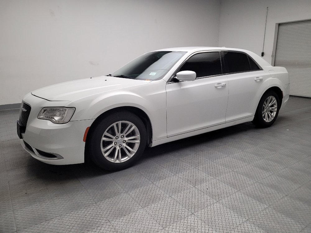 Used 2017 Chrysler 300 Limited image 2