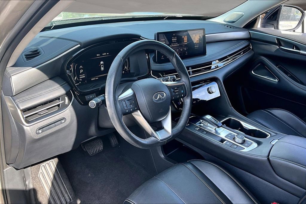 Used 2023 INFINITI QX60 Luxe w/ Performance Audio Package FWD image 17