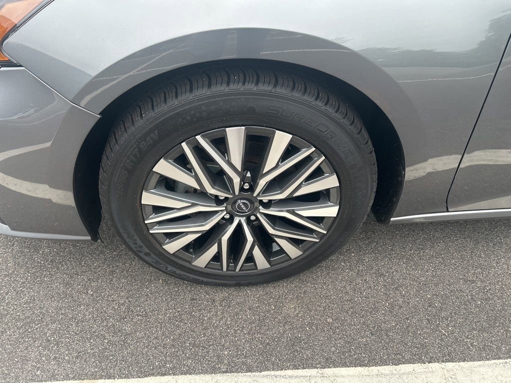 Certified 2024 Nissan Altima 2.5 SV FWD image 9