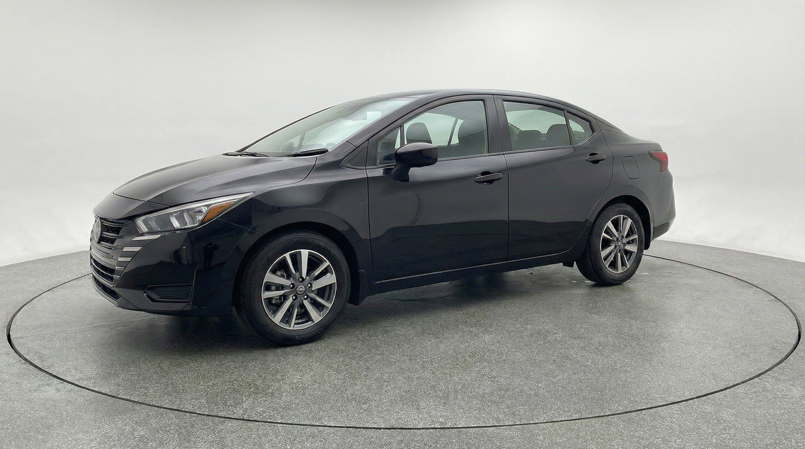 Used 2025 Nissan Versa SV image 3