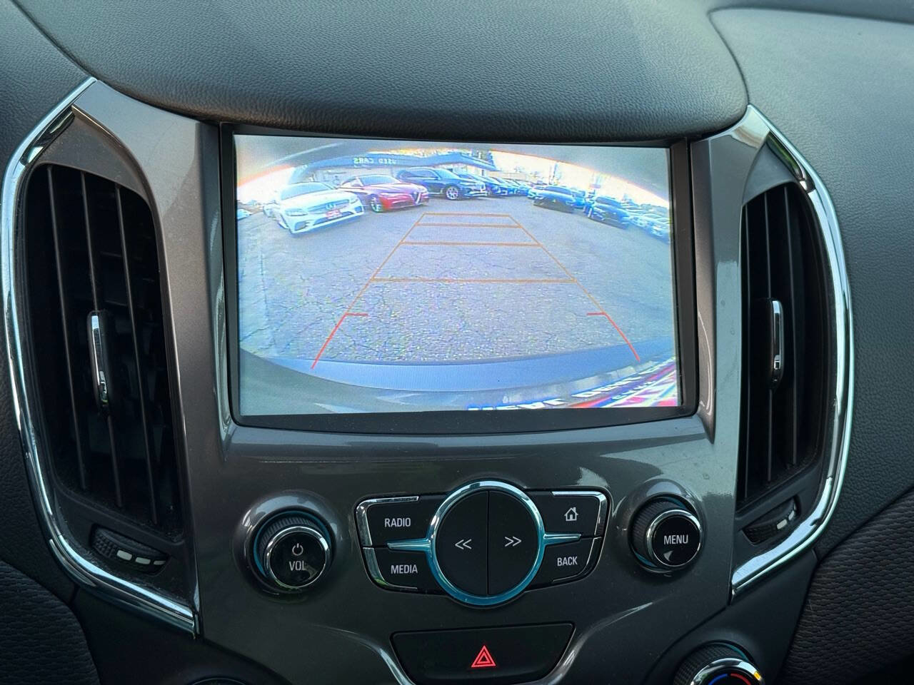 Used 2018 Chevrolet Cruze LT w/ Sun And Sound Package FWD image 16