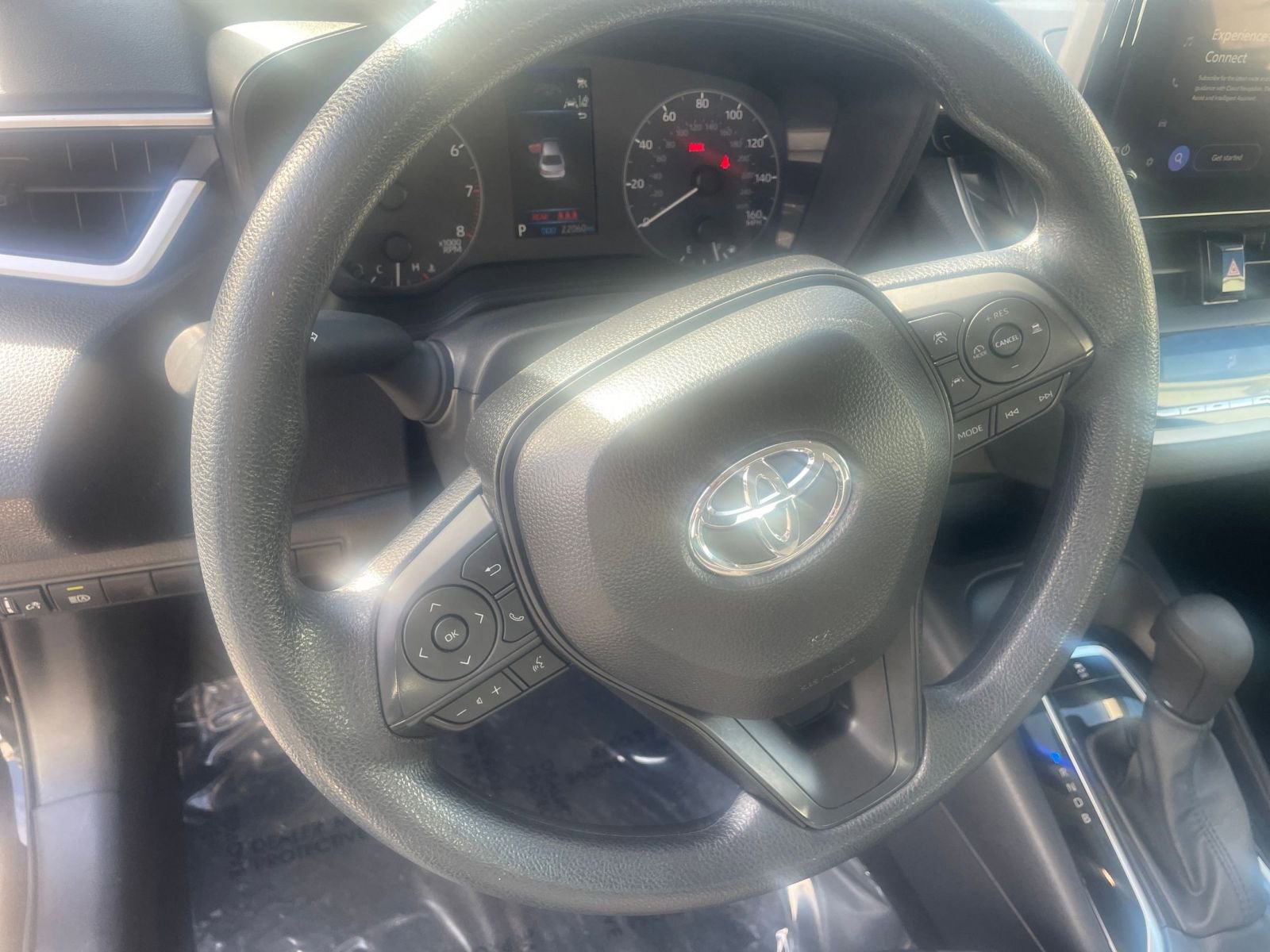 Used 2025 Toyota Corolla LE image 28